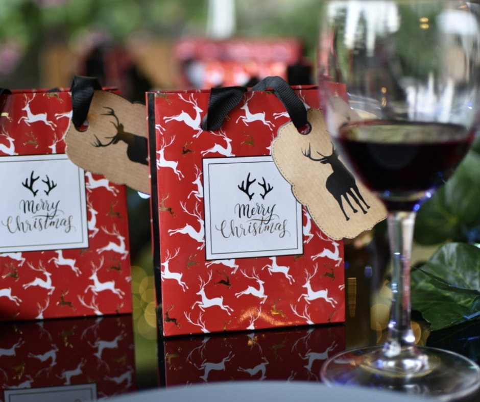 chrismtas table ideas - fun at Making Rabinwos Christmas Party